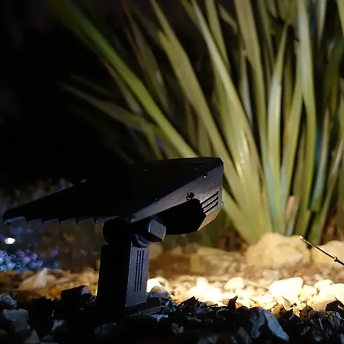éclairage solaire LED puissant à planter ou fixer