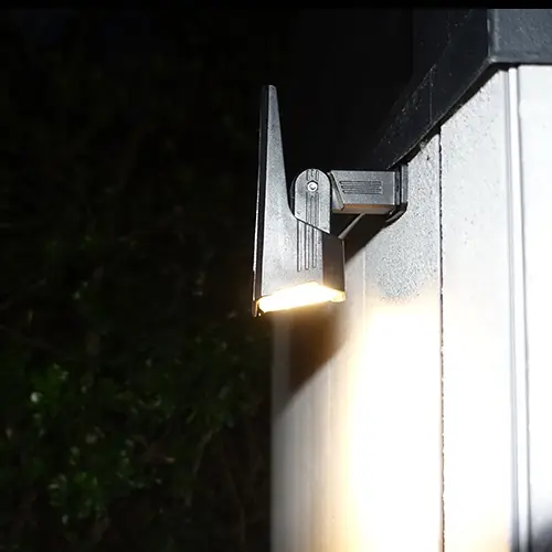 projecteur led solaire paysager pour éclairer vos arbres.
